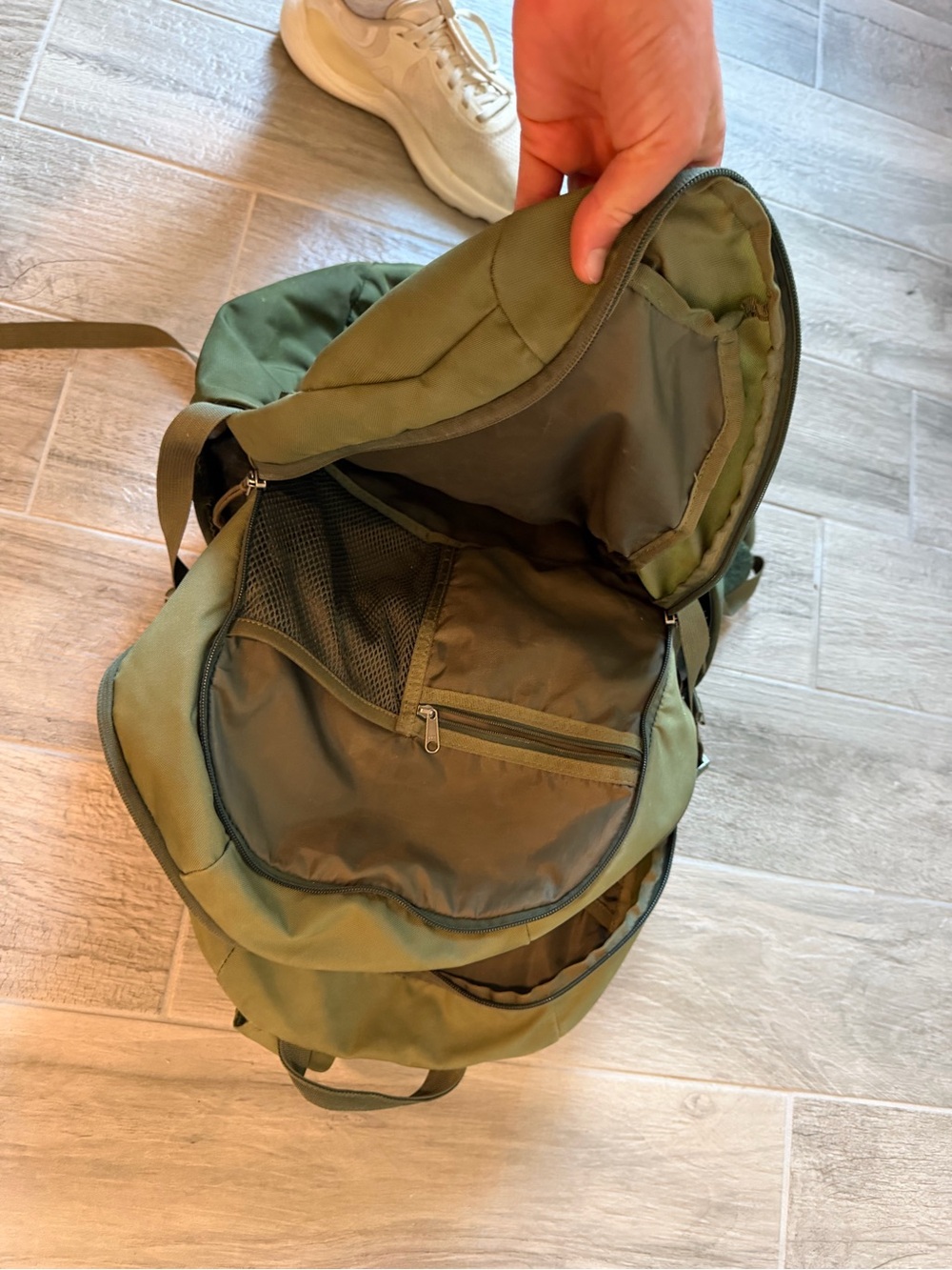 Patagonia Olive Green Backpack - Picture 2 of 5